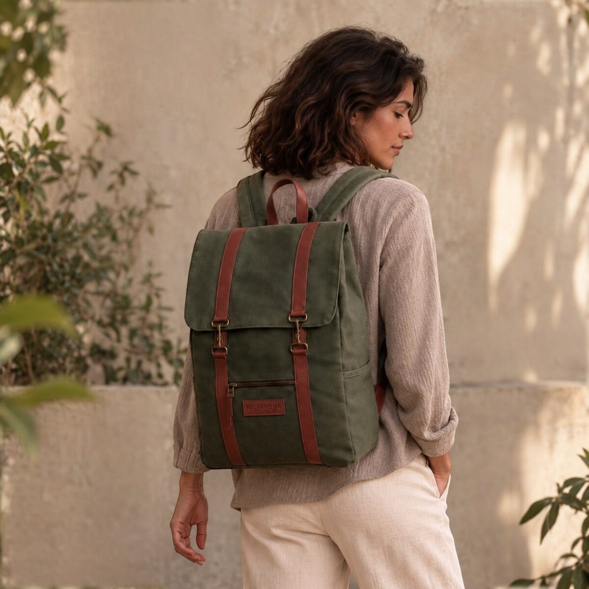 Sac à dos Pachamama porté avec un ordinateur au quotidien