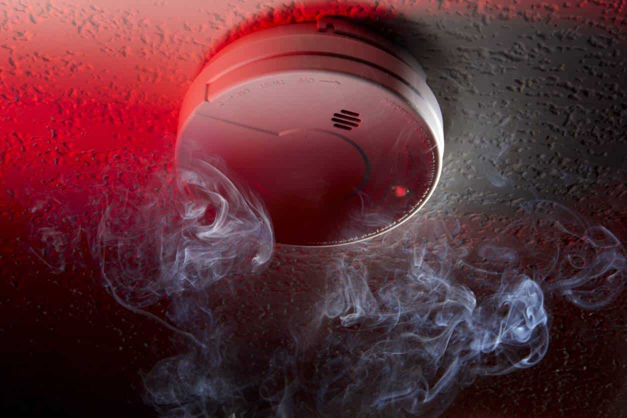 détecteur fumée alarme maison sécurité 